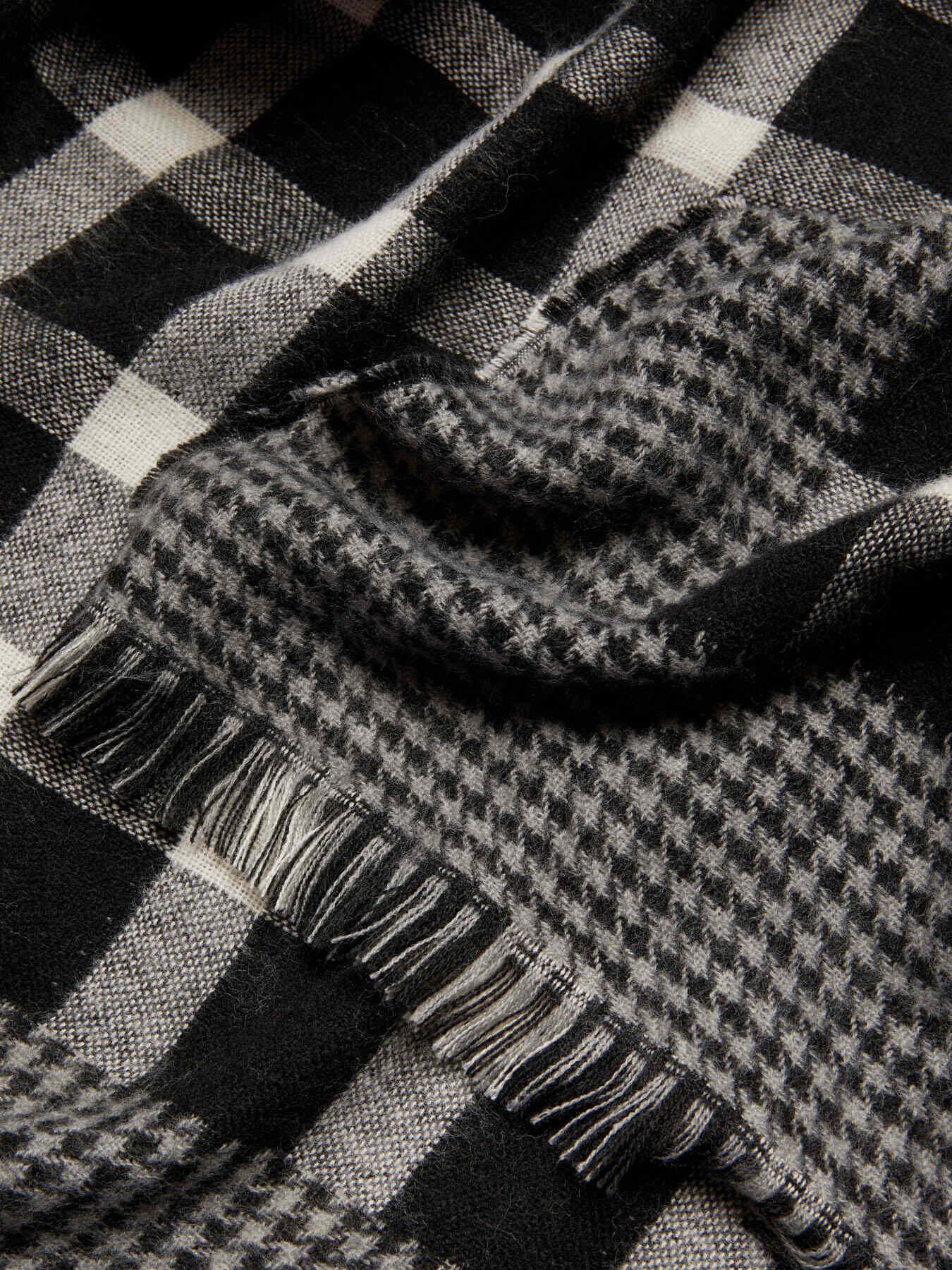 &Eacute;charpe fantaisie &agrave; franges image number 1