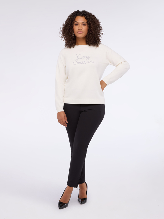 Maglia girocollo con ricamo Cozy Season