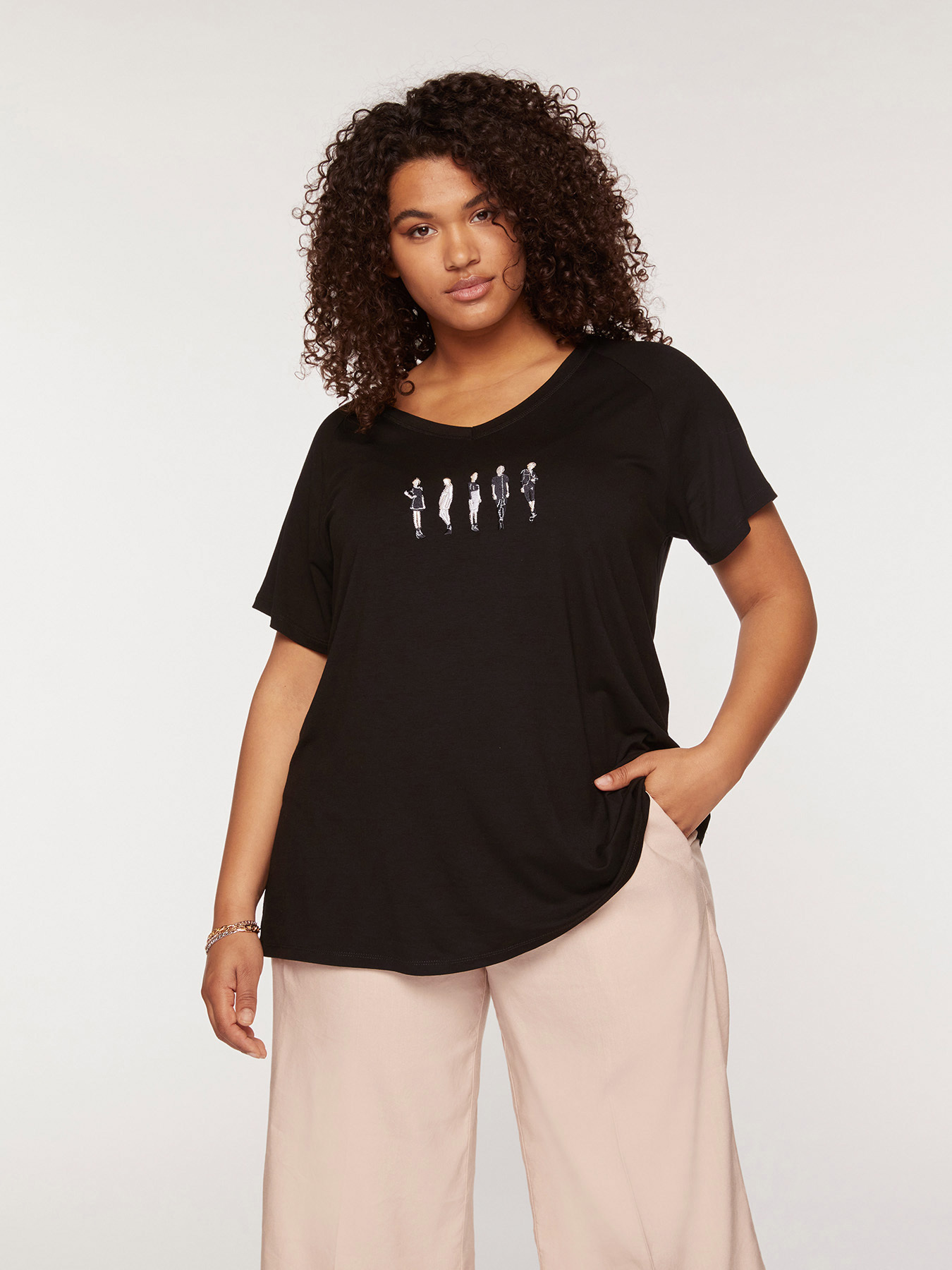 T-shirt con ricamo davanti image number 2