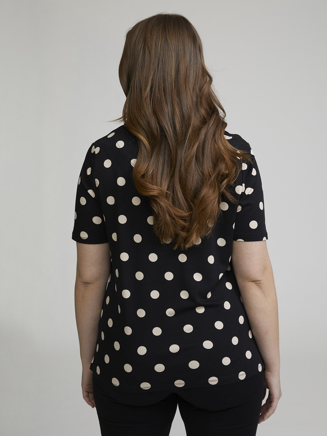 T-shirt a pois con scritta image number 1