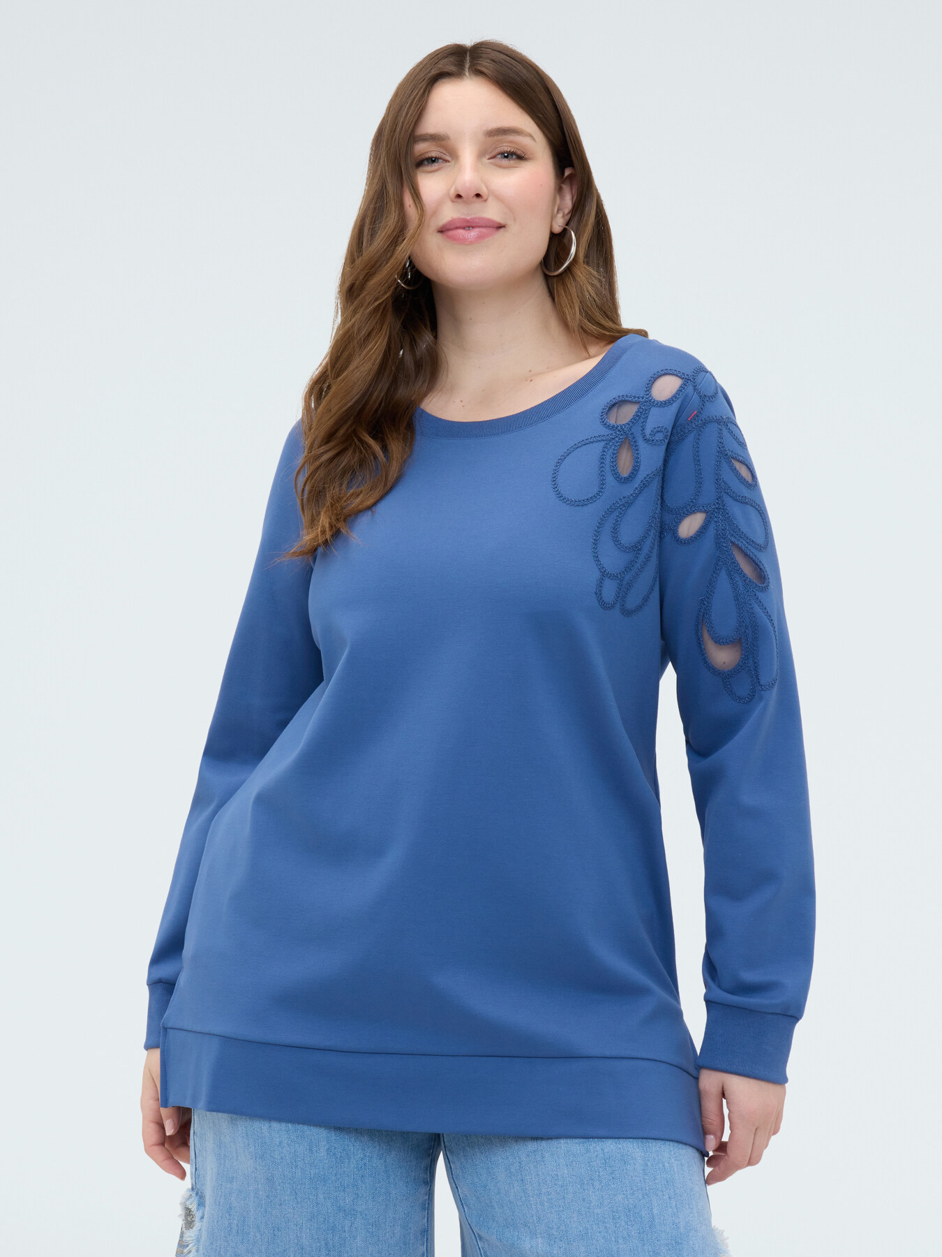Sudadera con bordado floral y cut out image number 4