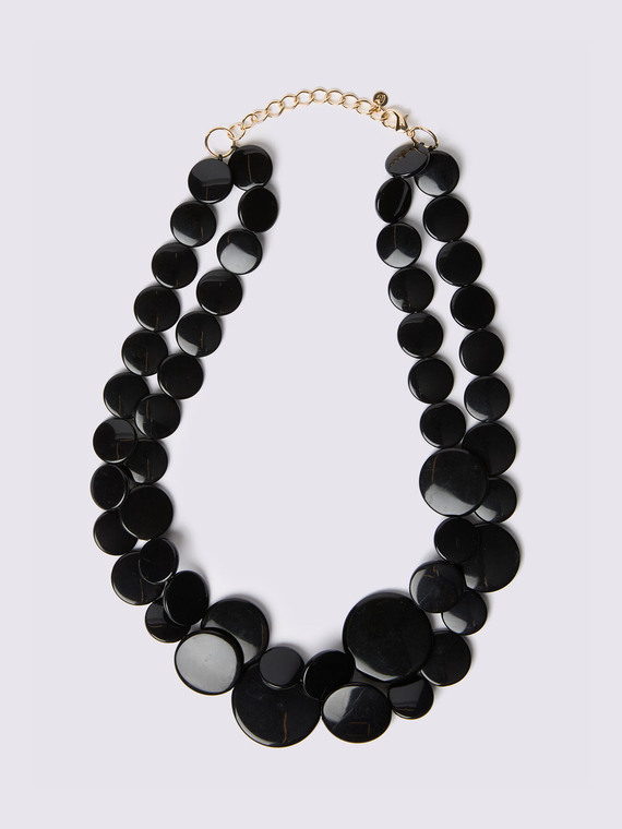 Collar con colgantes circulares