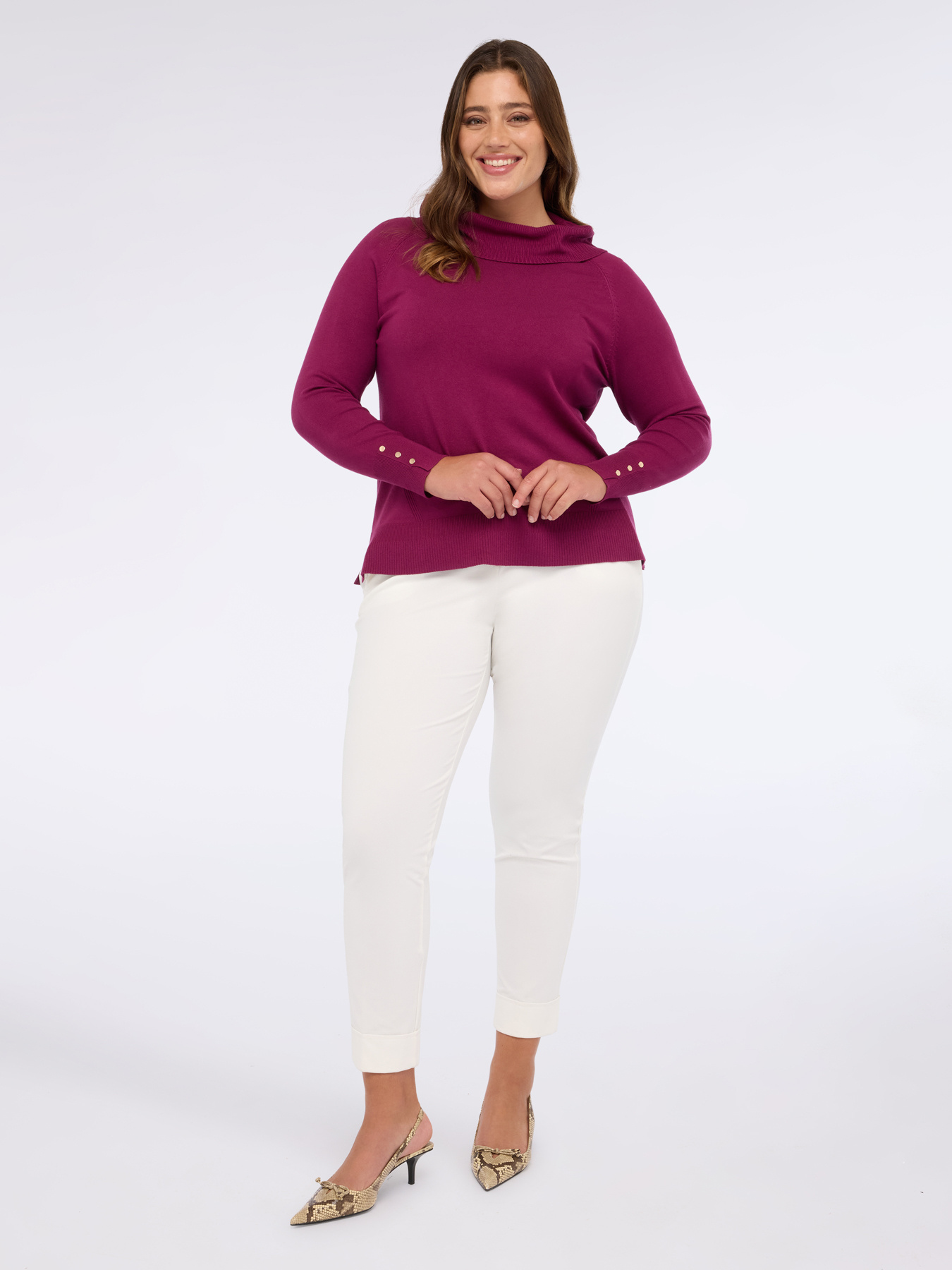 Pull &agrave; col roul&eacute; avec boutons sur les poignets image number 2