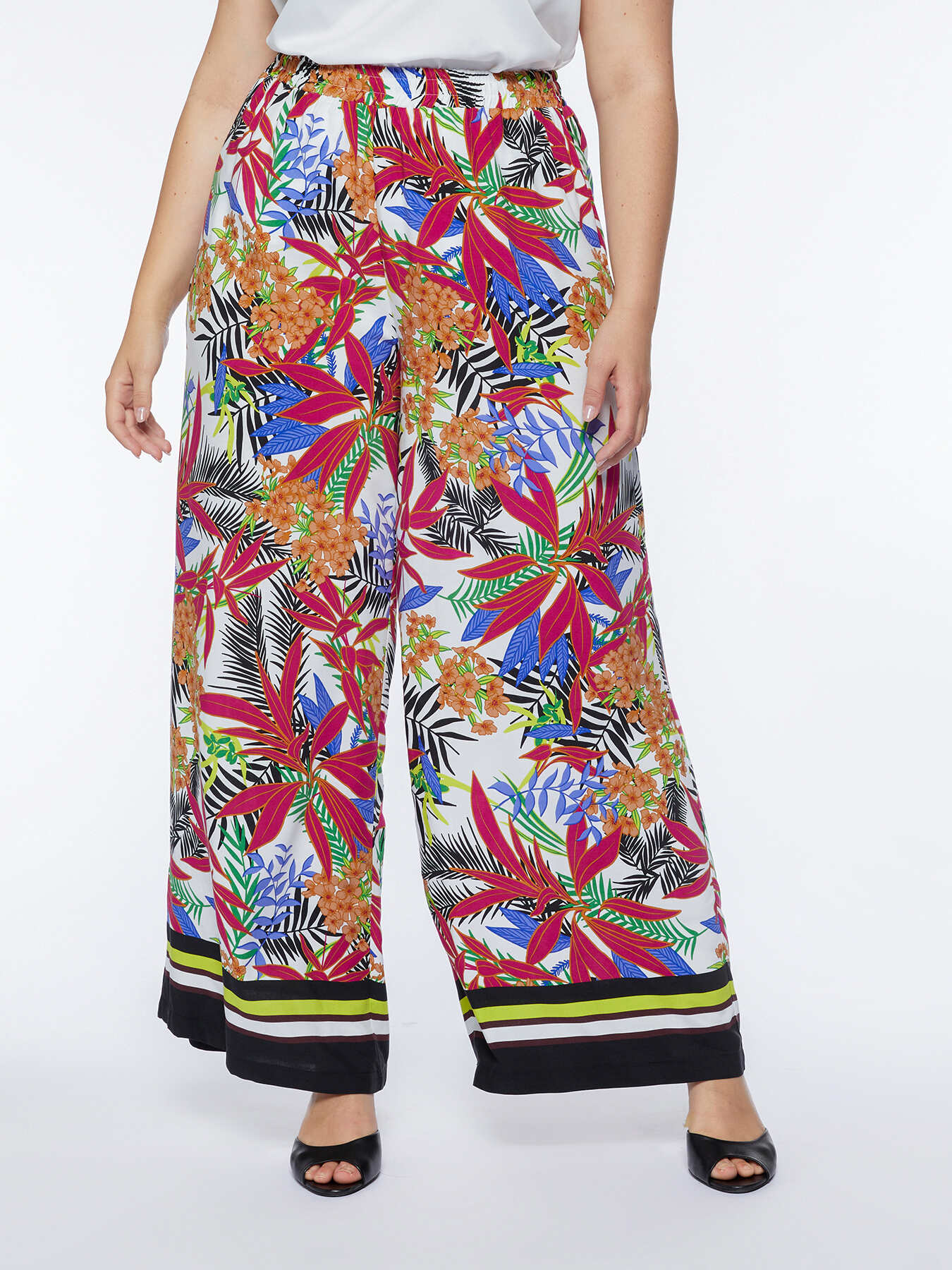 Weite gebl&uuml;mte Hose mit Bord&uuml;ren image number 0