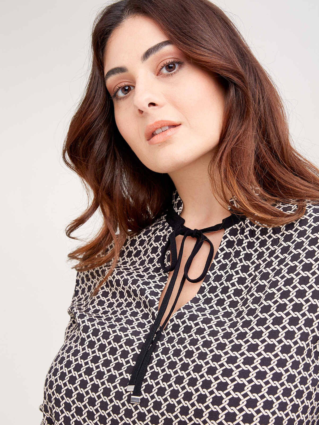 Bluse mit Ketten-Print image number 2