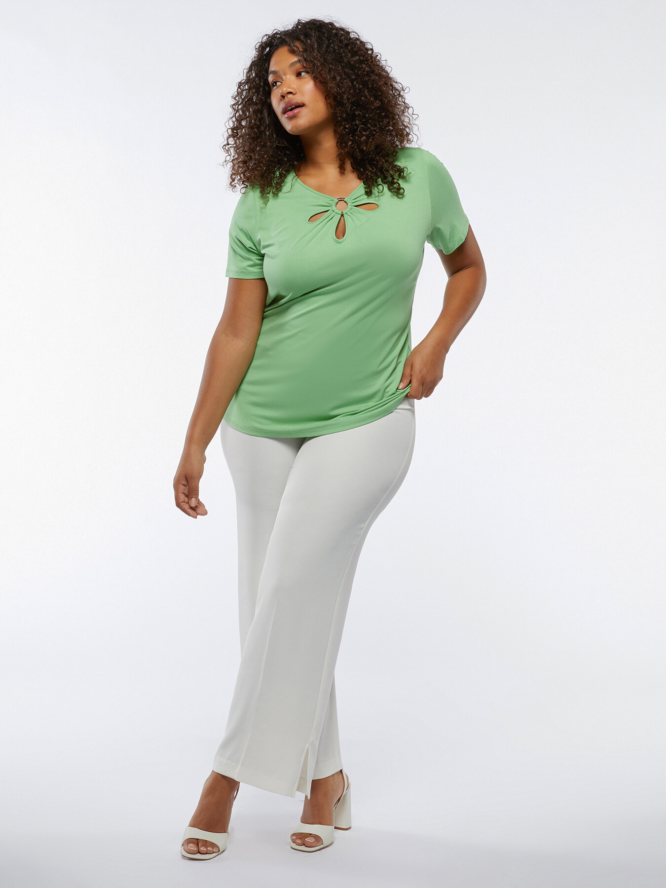 T-shirt con anello e aperture a petalo image number 2