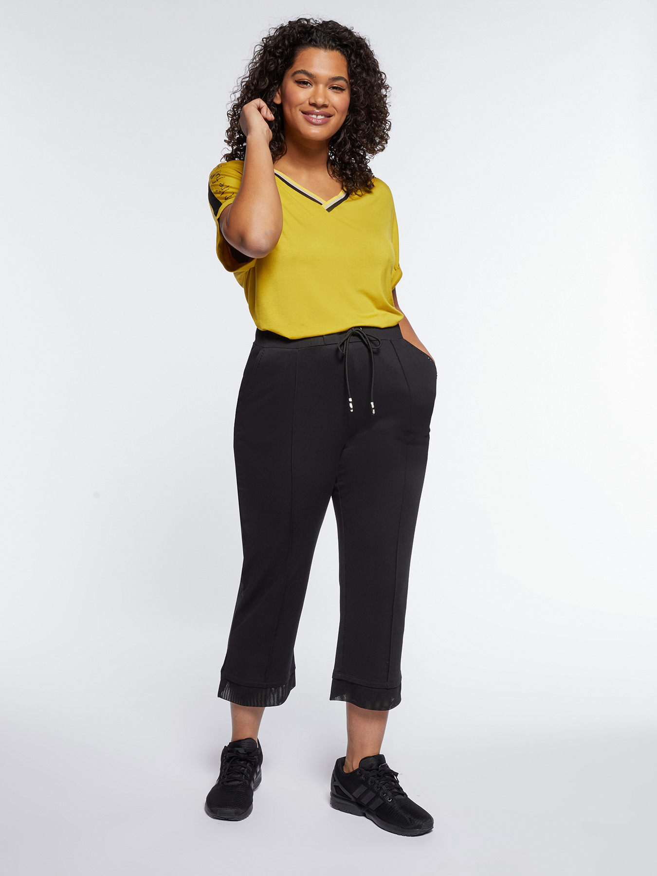 Cropped trousers with tulle trims image number 3