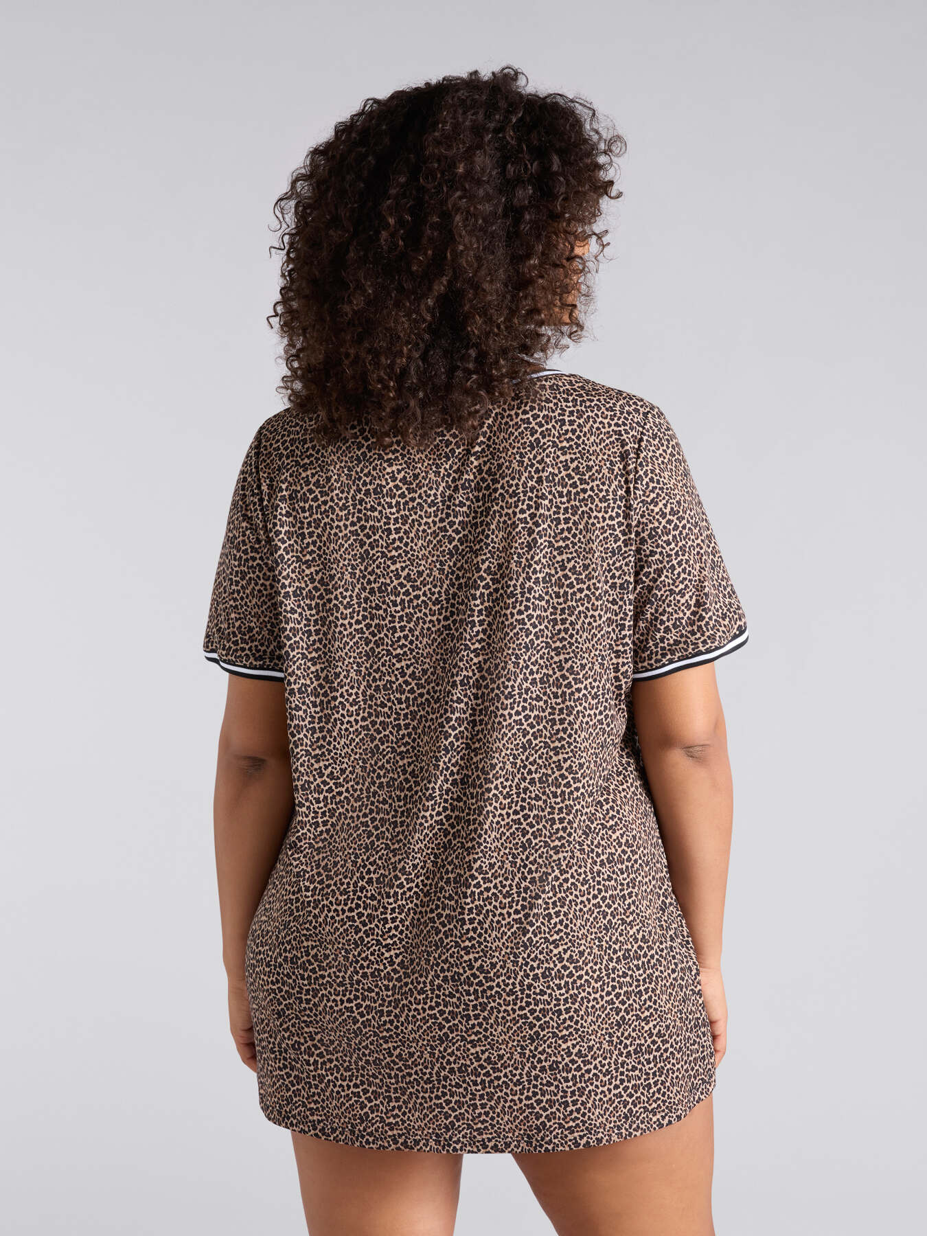 Oversized animal print T-shirt image number 2