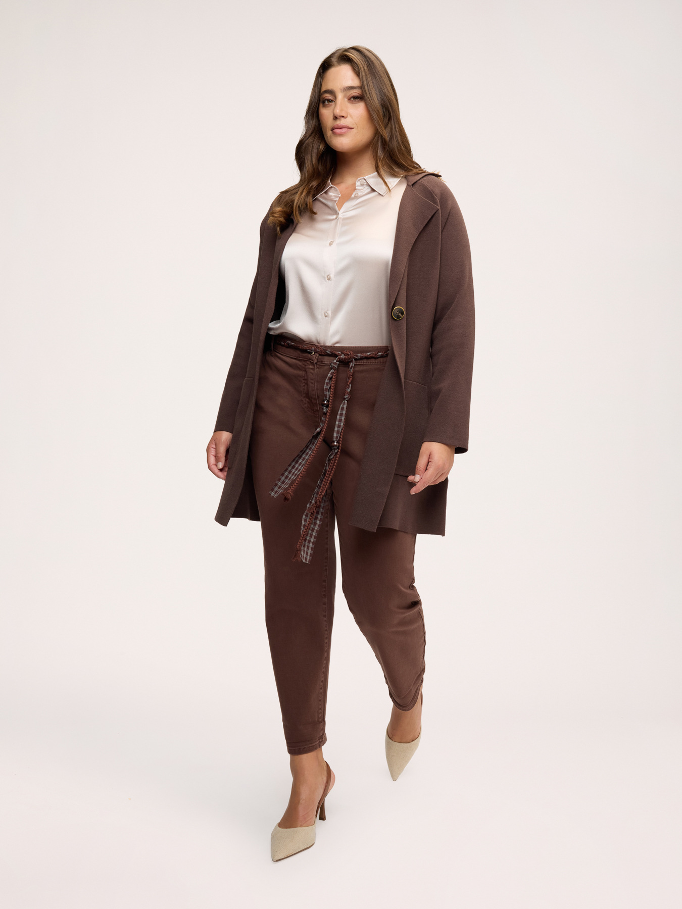 Fine knit coat with belt image number 2