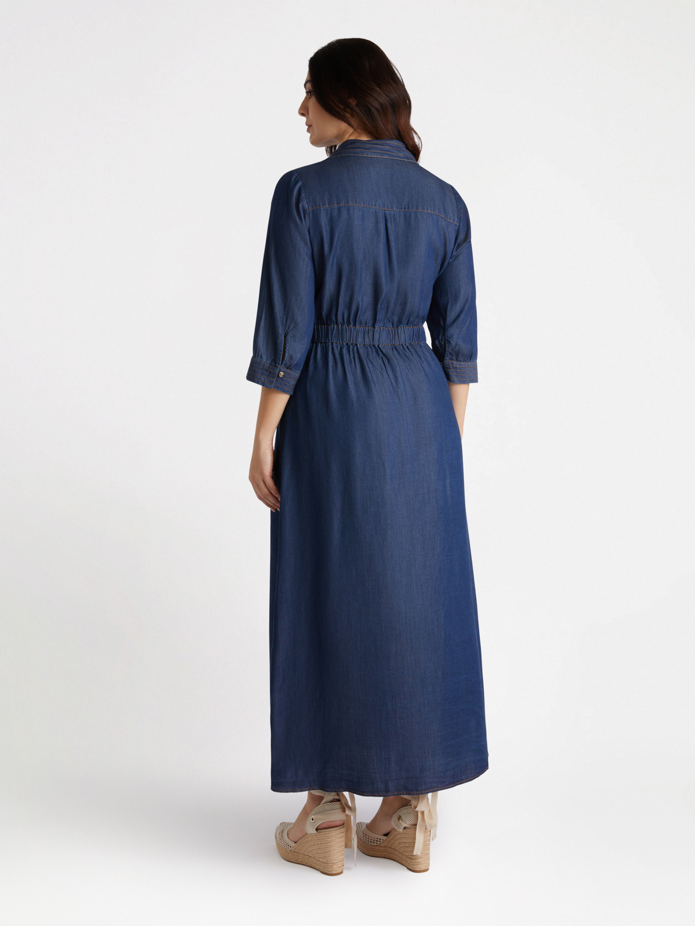 Langes, vorne gekreuztes Kleid mit TENCEL&trade;-Fasern image number 1