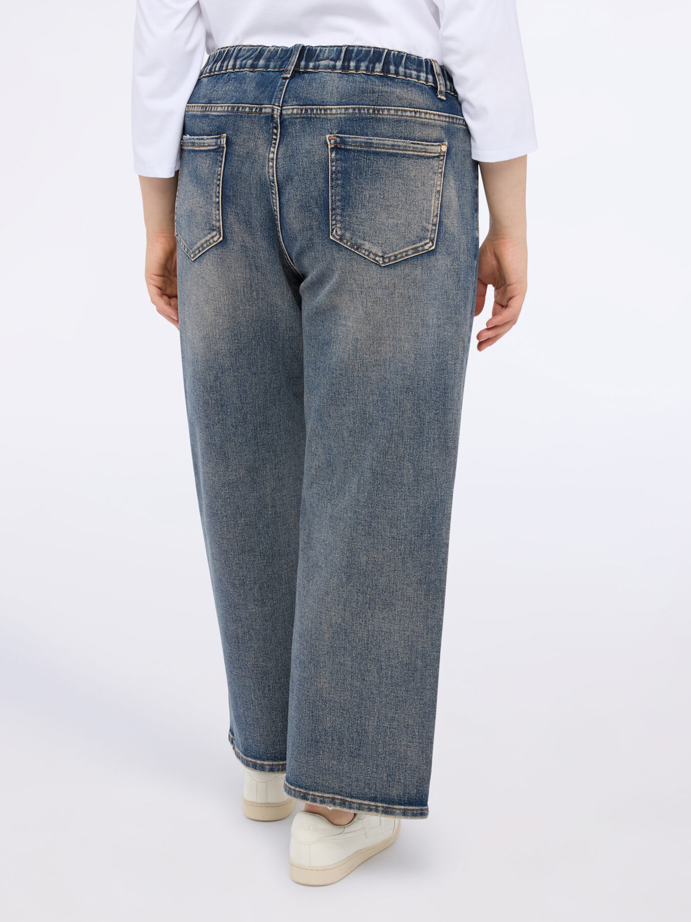 Wide-leg cropped jeans image number 1