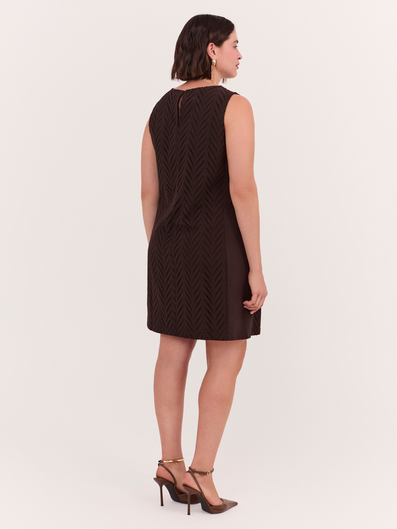 Robe fourreau GLAM en broderie anglaise image number 1