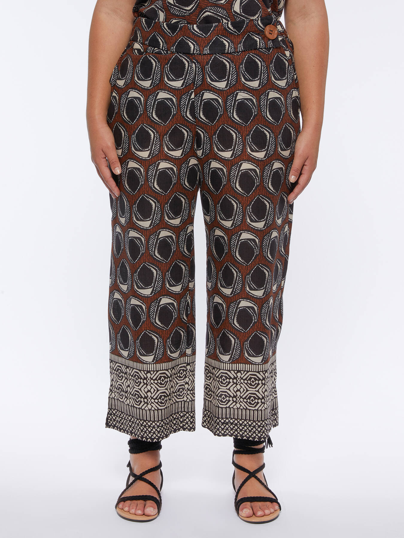 Pantaloni dritti dalla stampa etnica image number 3