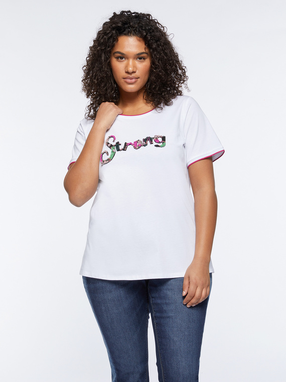 T-Shirt mit gesticktem Schriftzug und fuchsiafarbenem Saum