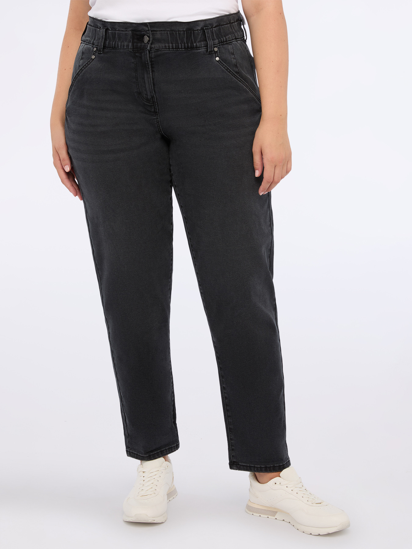 Black wash balloon jeans image number 3