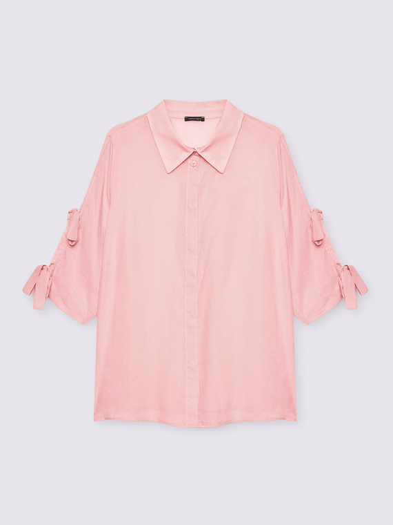 Chemise en coton avec des nœuds sur les manches