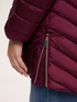 Leichte lange Daunenjacke mit Chevron-Steppung image number 3