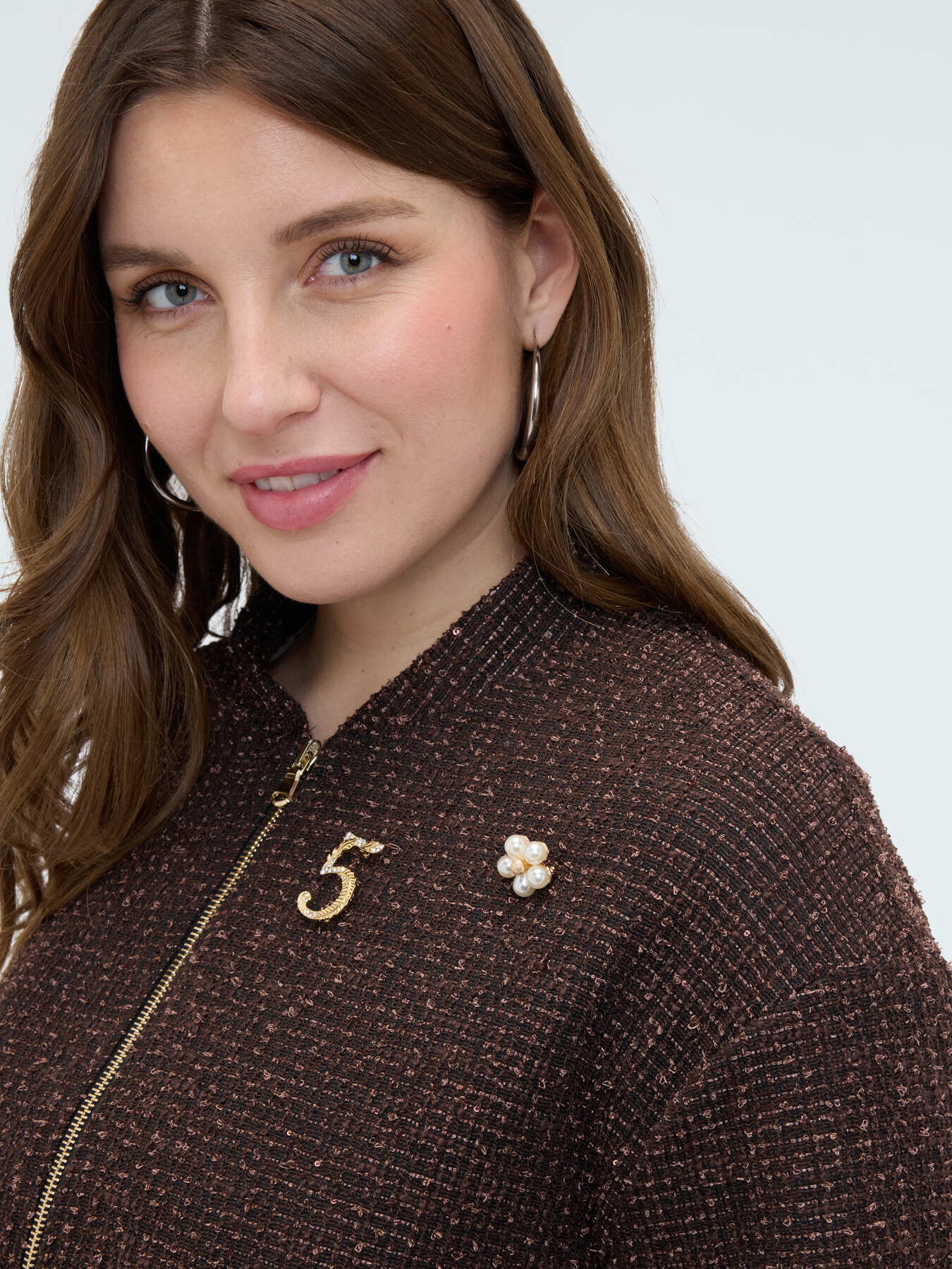 Bomber sweatshirt with pins image number 3