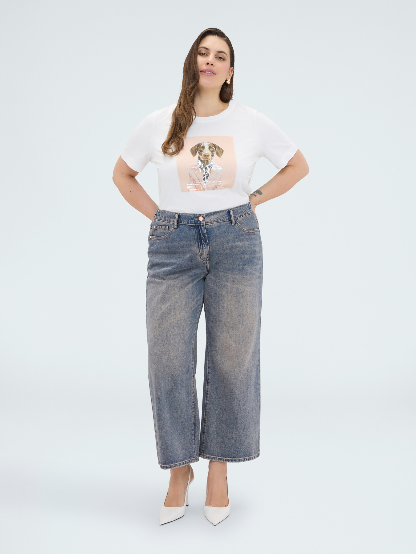 Chic dog t-shirt with luminous details image number 3