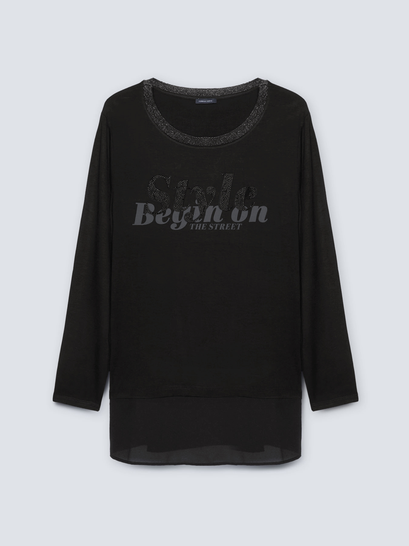 Camiseta con estampado y aplicaciones image number 4