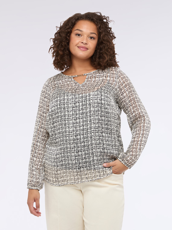 Blusa con estampado y detalle de recorte