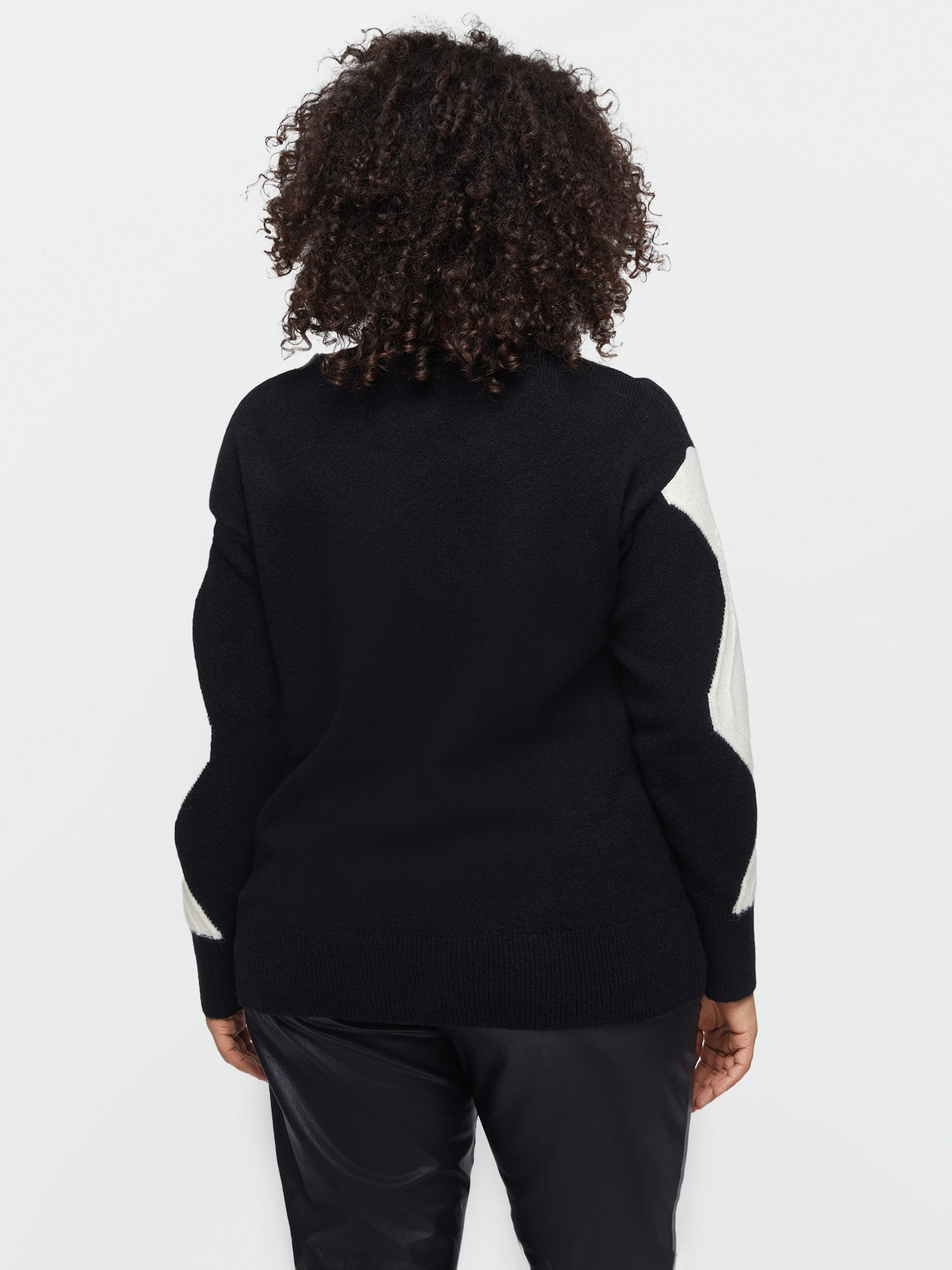 Black and white sweater with diamonds image number 1