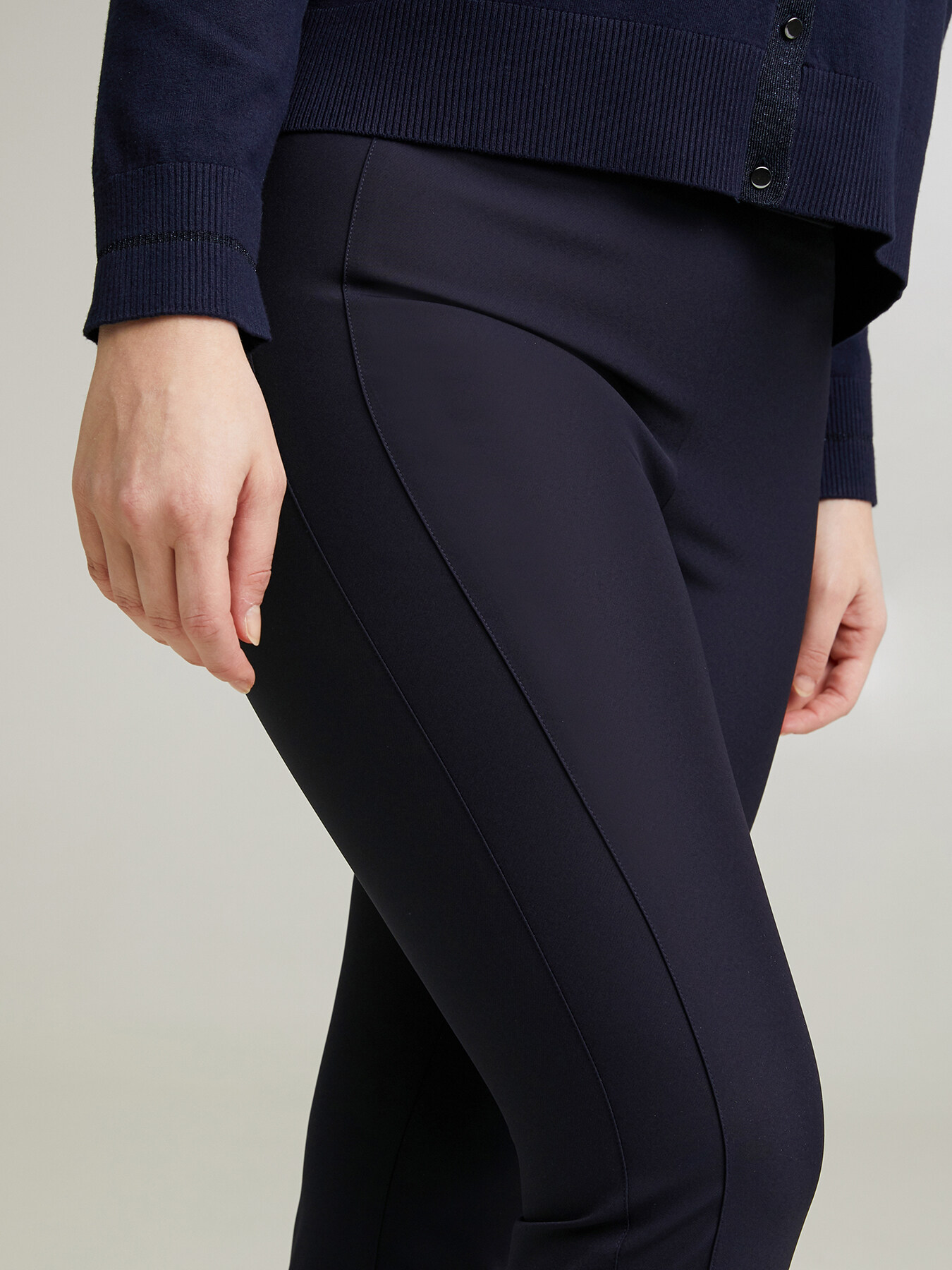 Pantaloni skinny con zip laterale image number 2