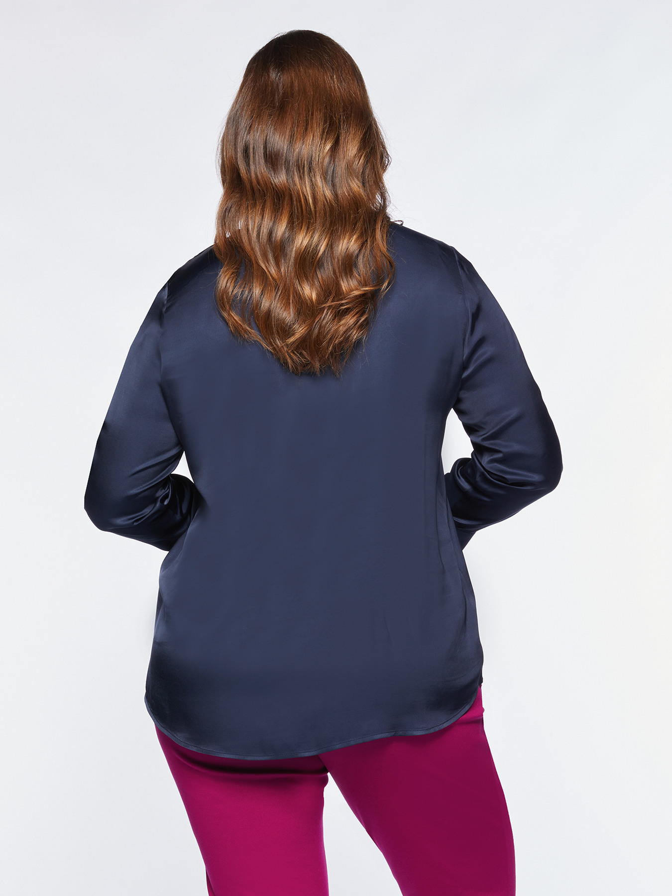 Blusa in raso con bottoni sulle maniche image number 1