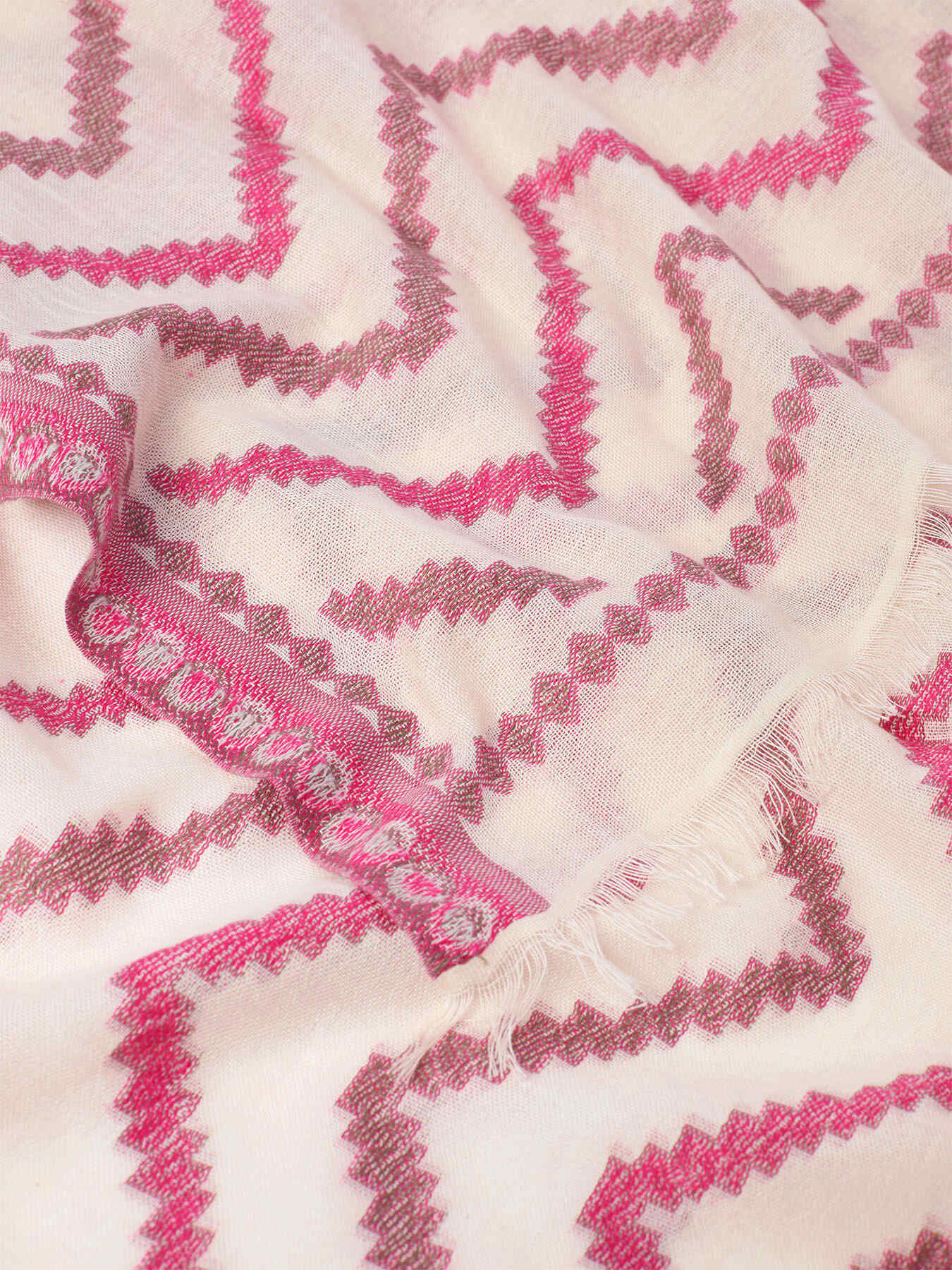 Foulard long avec broderies et franges image number 2