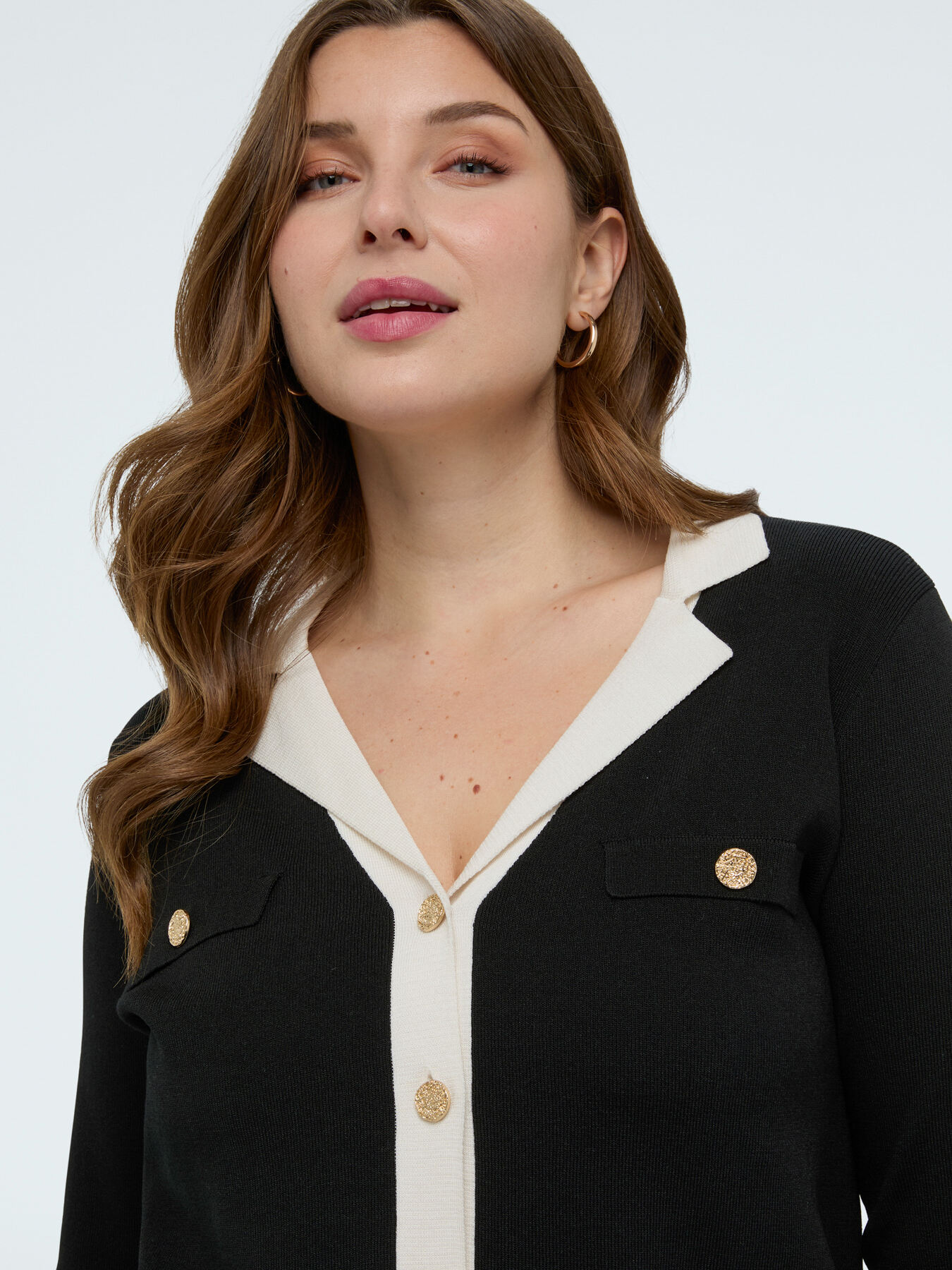 Fine knit cardigan with contrasting trims image number 3