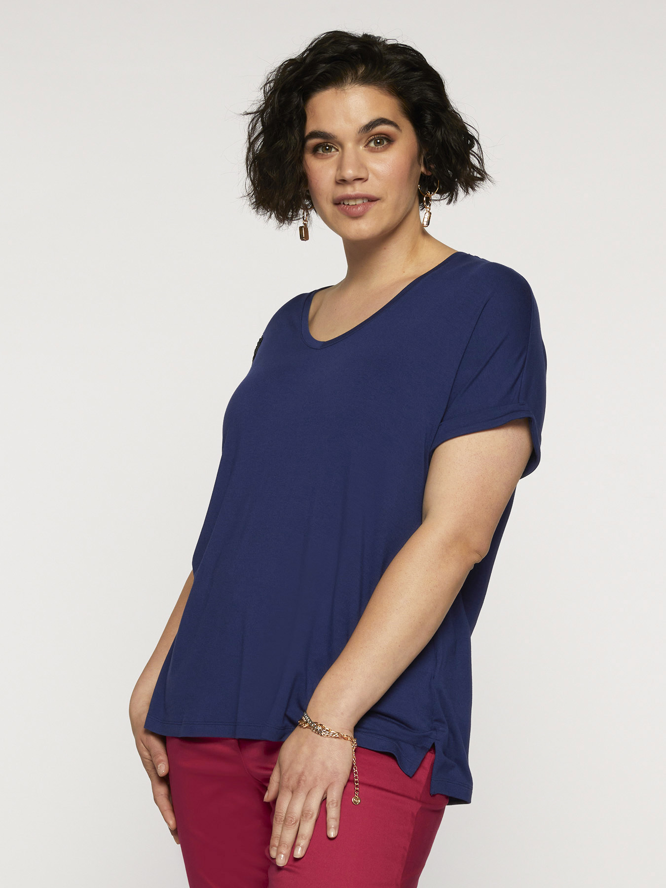 T-shirt avec broderie florale image number 2