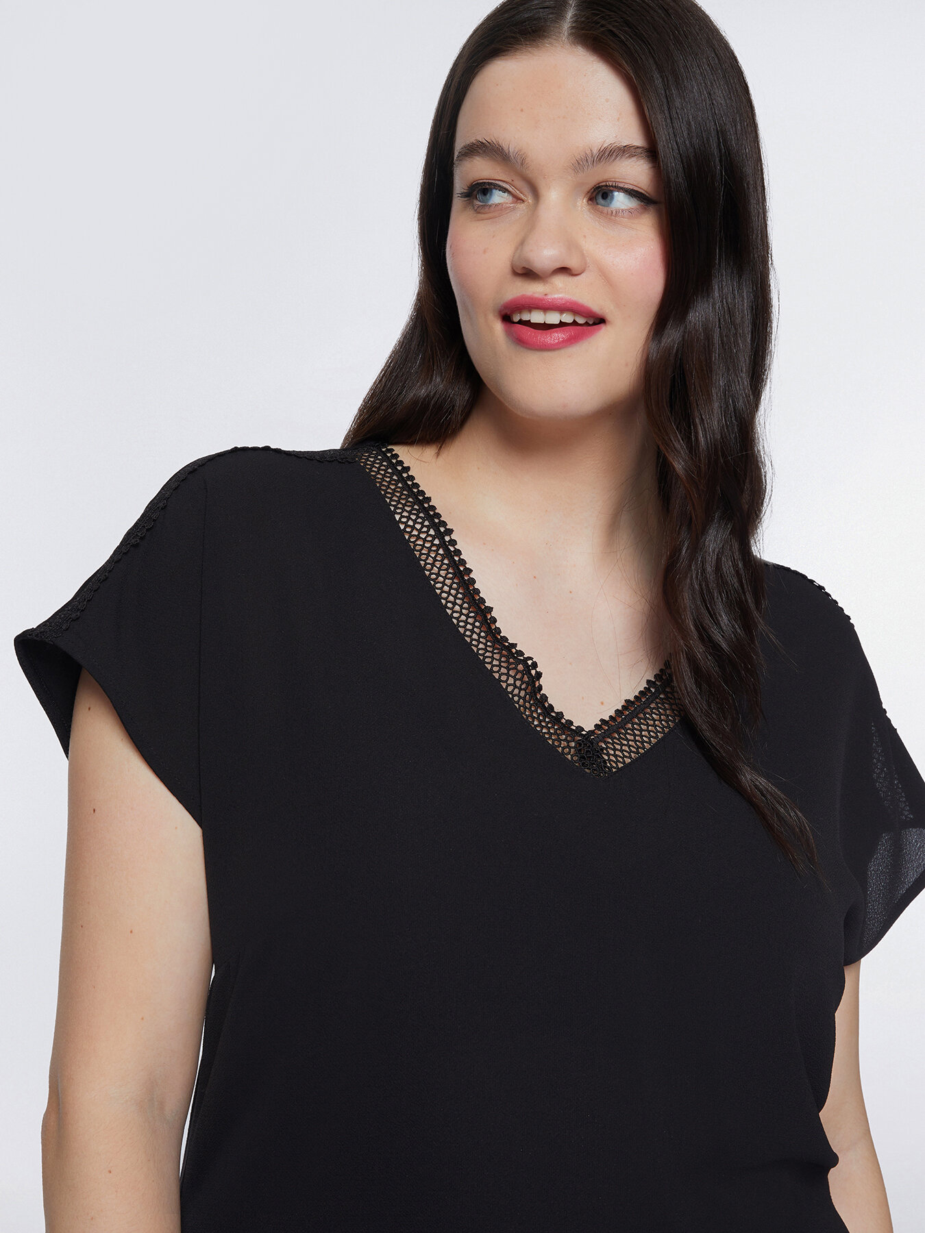 Camiseta con borde de encaje image number 3