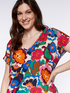 Blusa con estampado floral pop image number 4