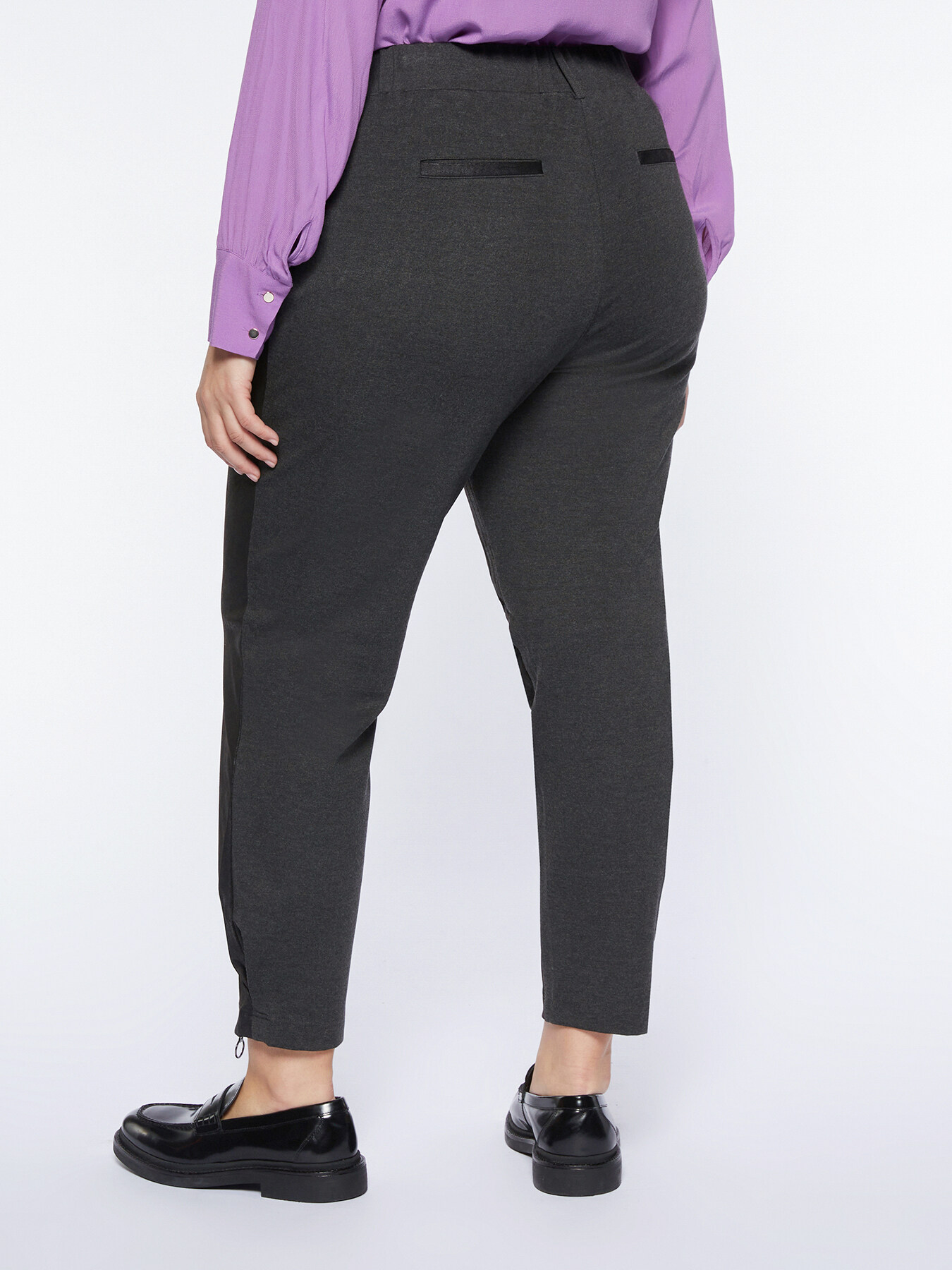 Pantaloni in due tessuti con zip image number 1