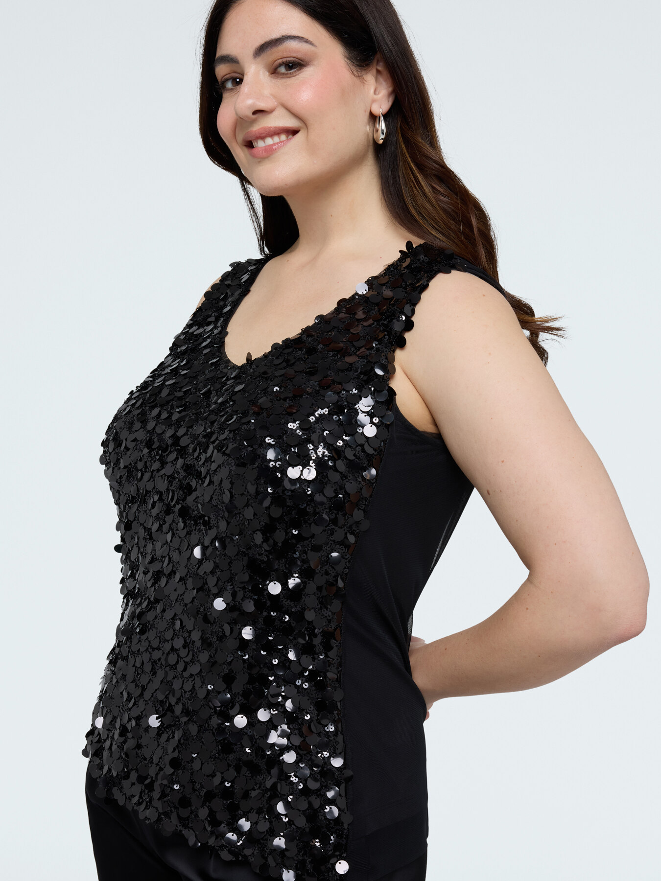 Top &agrave; paillettes et d&eacute;collet&eacute; en V image number 3