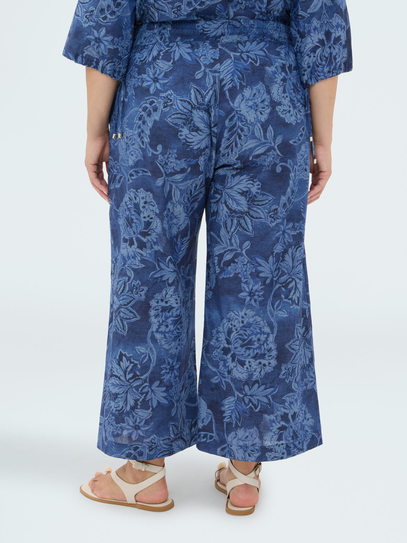 Pantalon cropped en chambray imprim&eacute; image number 1