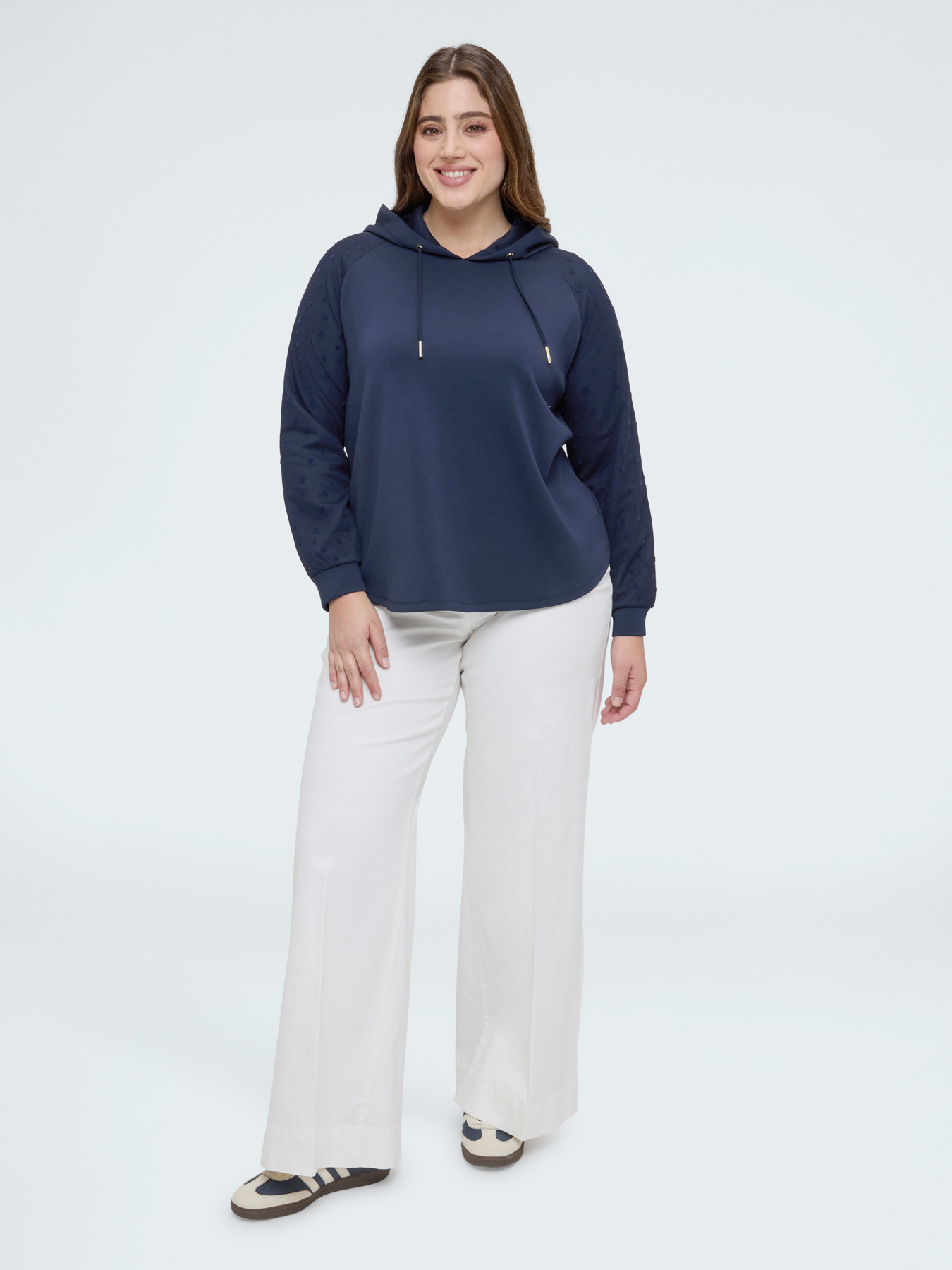 Hoodie with heart-shaped sleeves image number 3