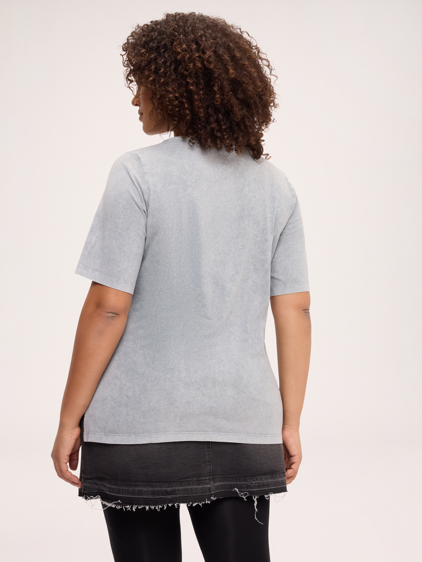 Cotton T-shirt with appliqu&eacute;s image number 1