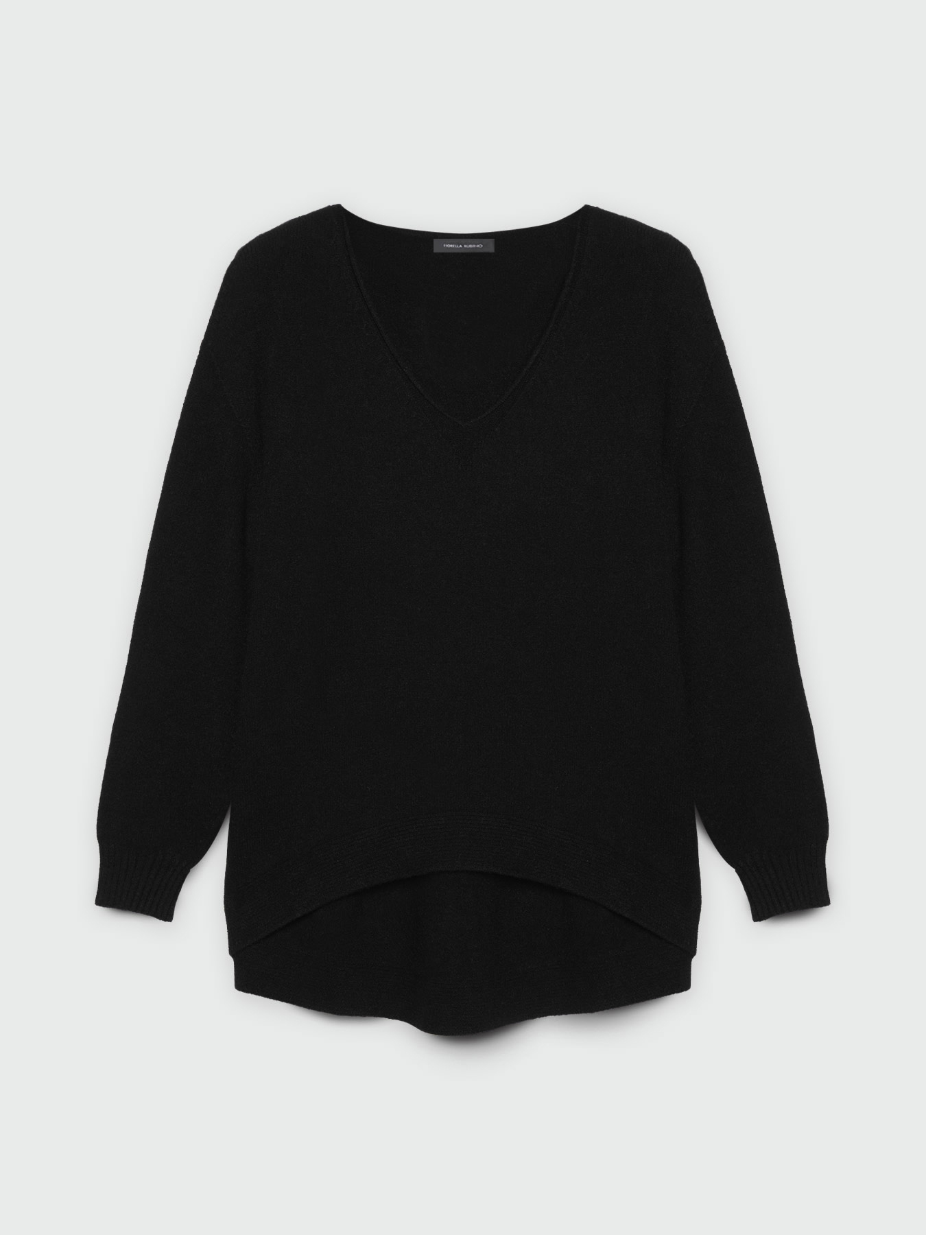 Pull avec col en V au design asym&eacute;trique image number 4