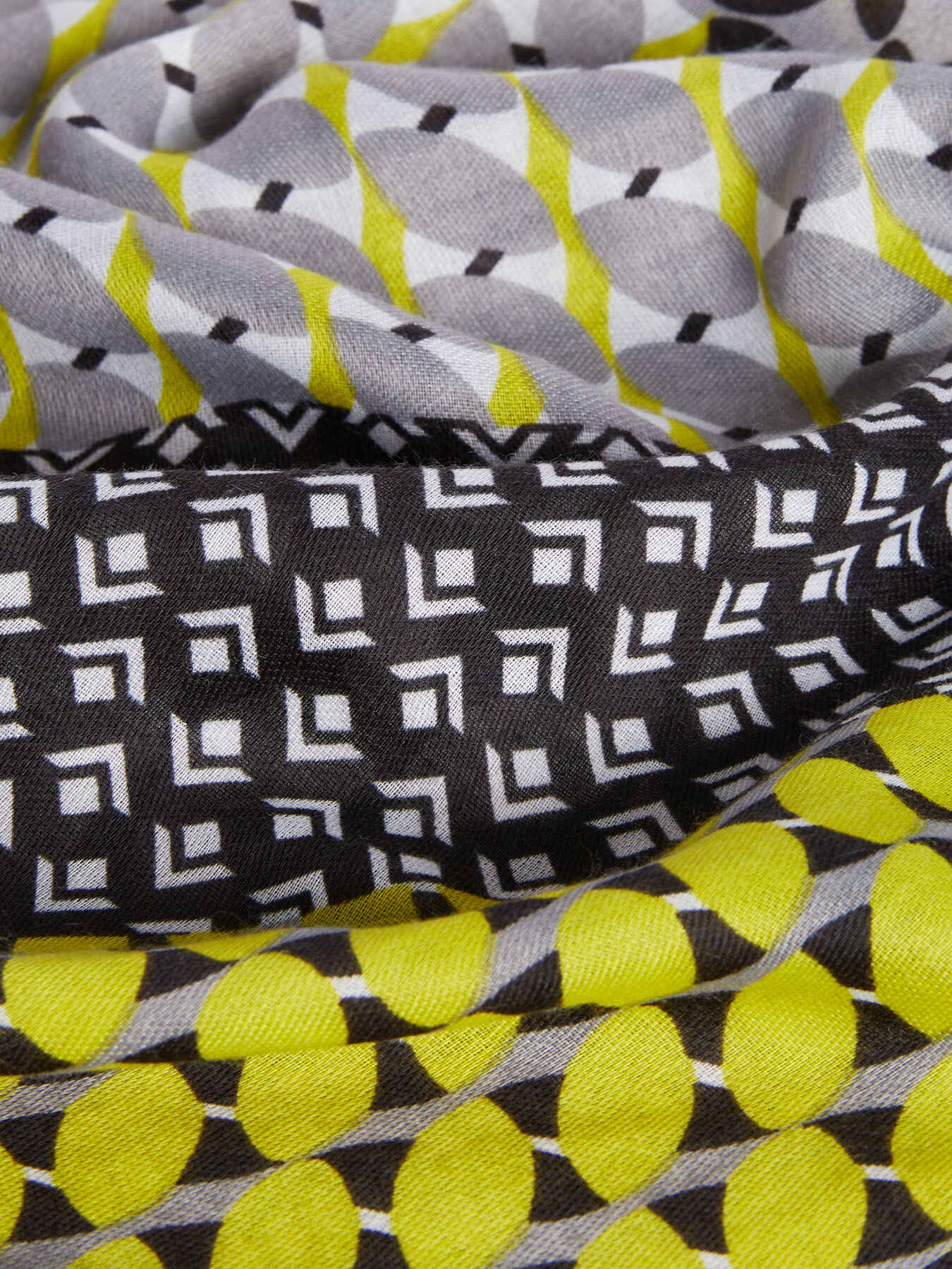 Scarf with geometric print and logos image number 1