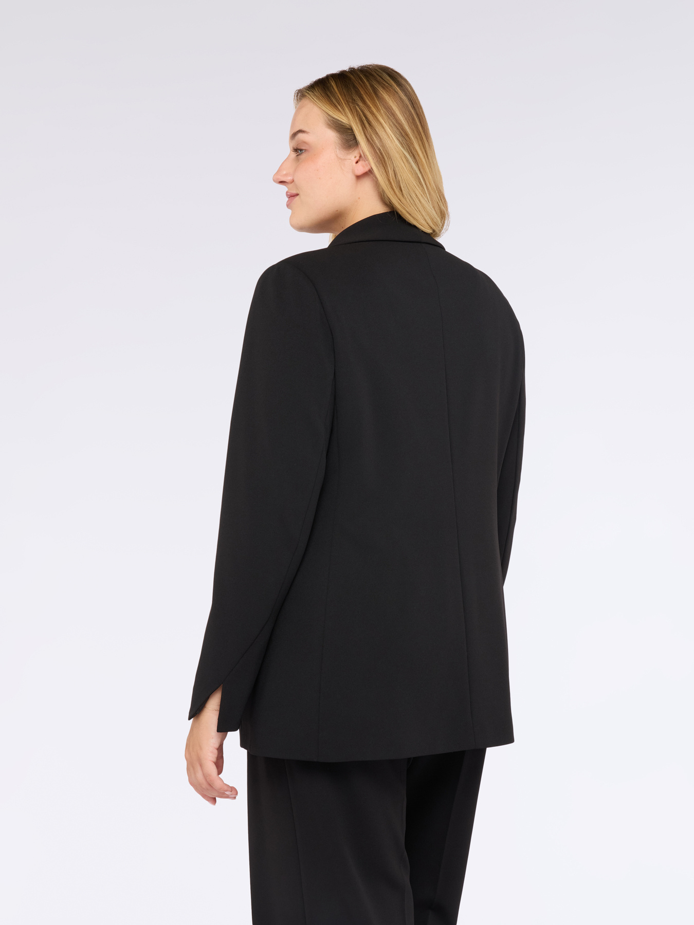 Blazer ajust&eacute; en tissu stretch image number 2