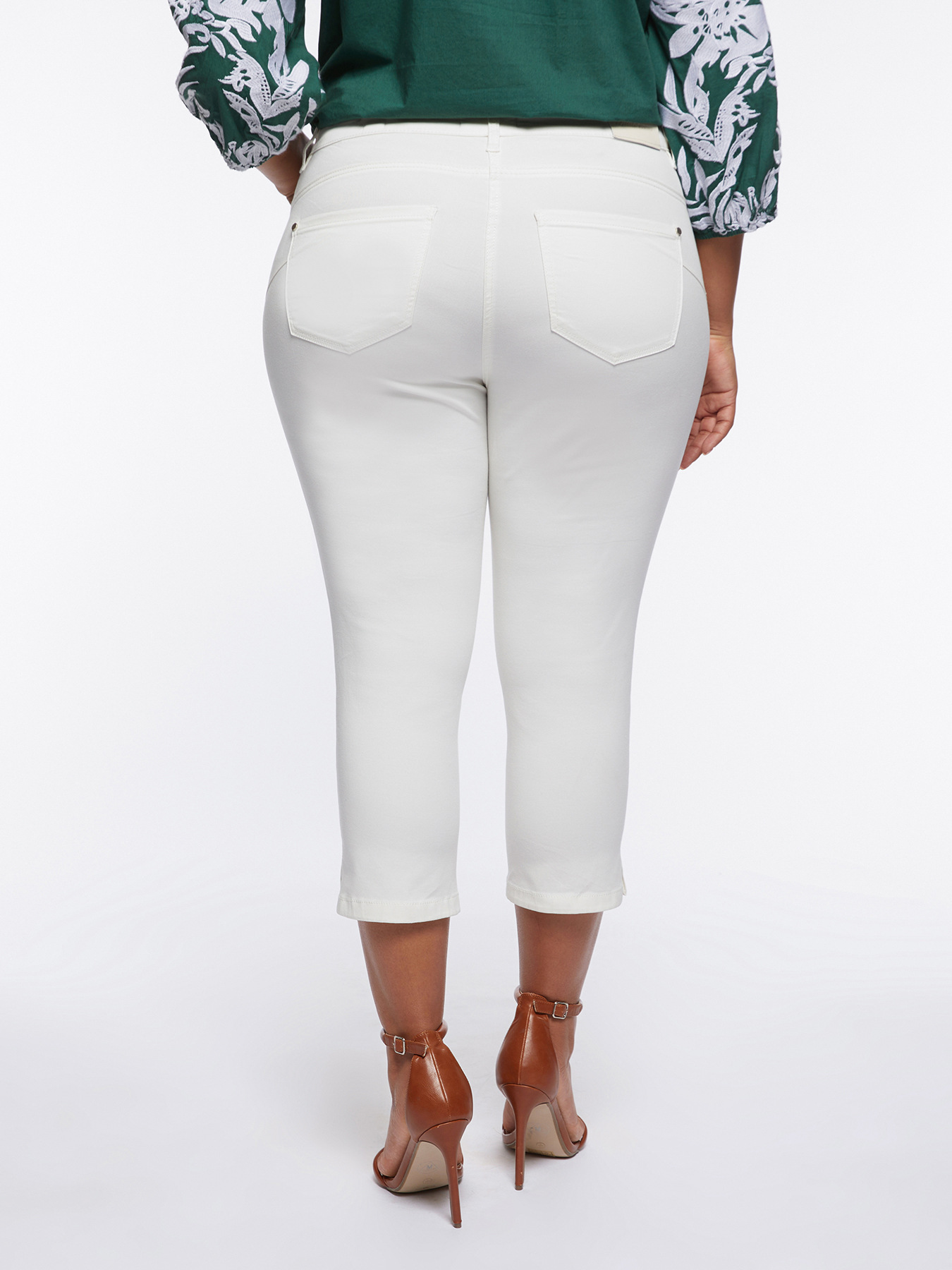 Giada model capri skinny jeans image number 1