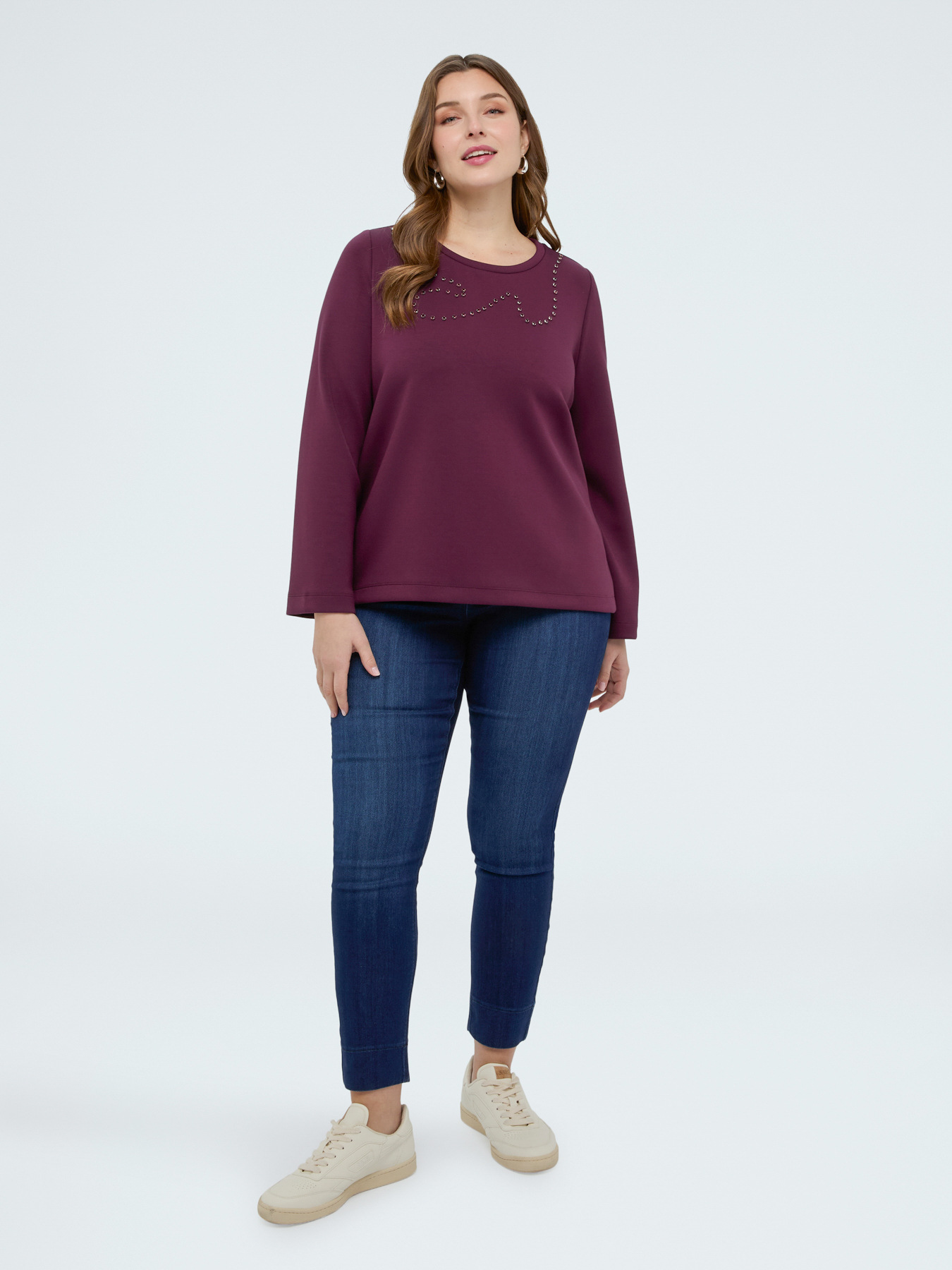 Sweatshirt aus Scuba mit Strasssteinen image number 3