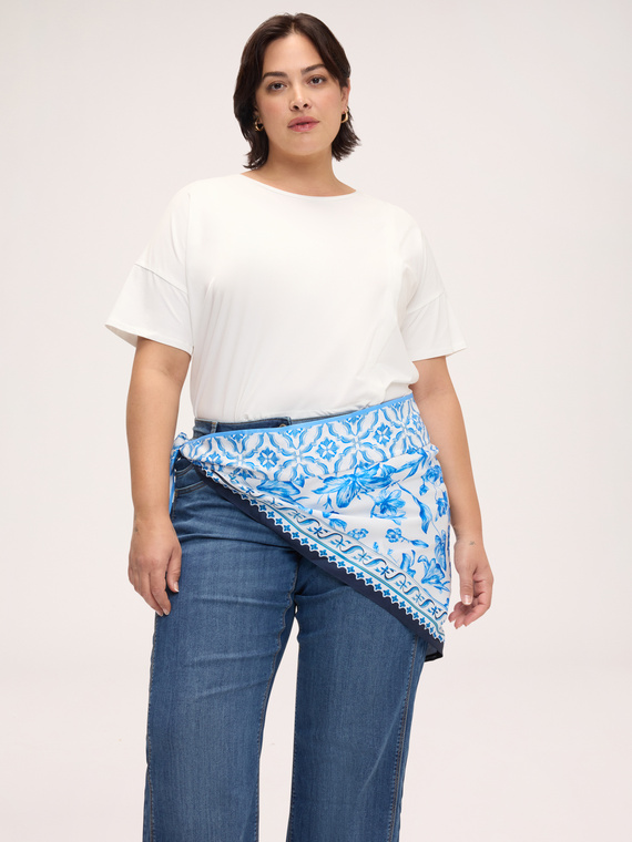 Triangular scarf with print