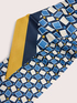 Foulard mit geometrischem Print und gestreiftem Rand image number 1