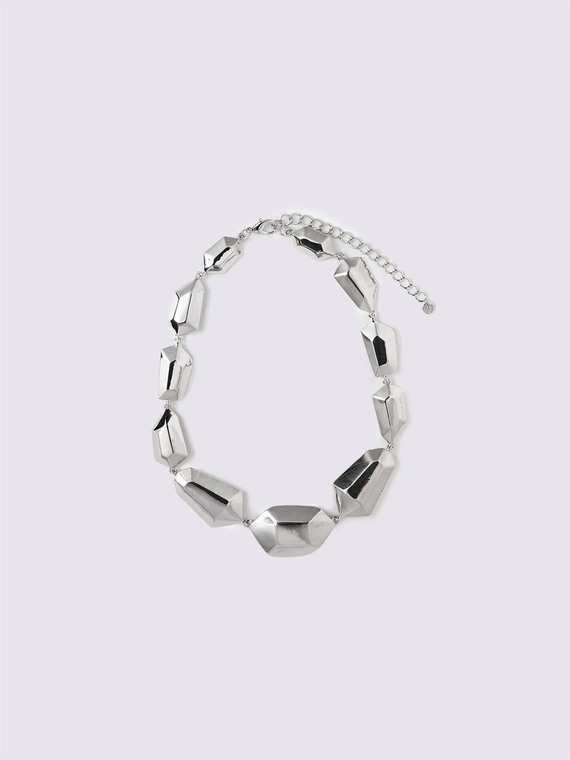 Collar con dijes moldeados