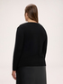 Pull avec d&eacute;tails cut out image number 1