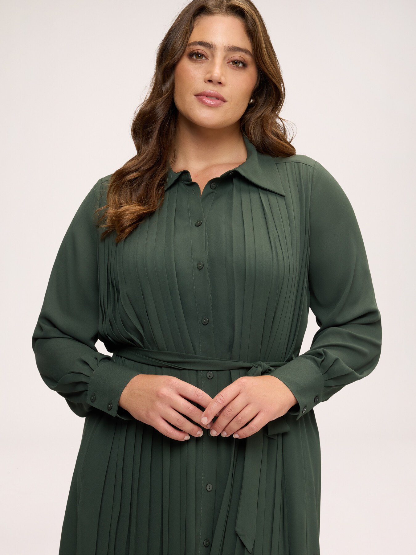 Long pliss&eacute; chemisier dress in georgette image number 3