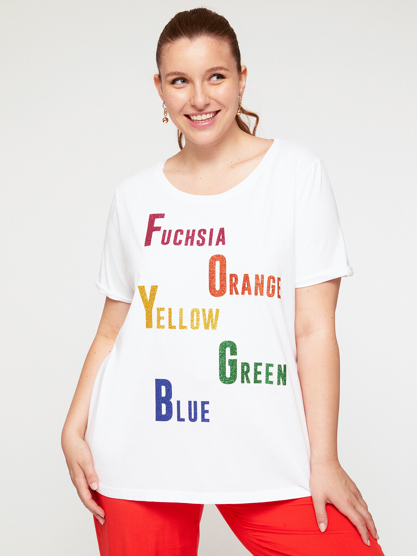Camiseta con textos de colores image number 0