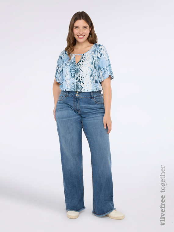 Regular jeans with frayed hem
